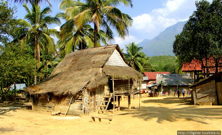 В основном домики маленькие, словно времянки или избушки для лесника. Деревня Hoy Fai Провинция Луангпрабанг, Лаос