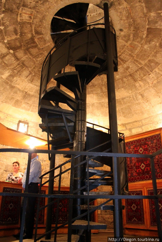 Винтовая лестница Девичьей башни Баку, Азербайджан