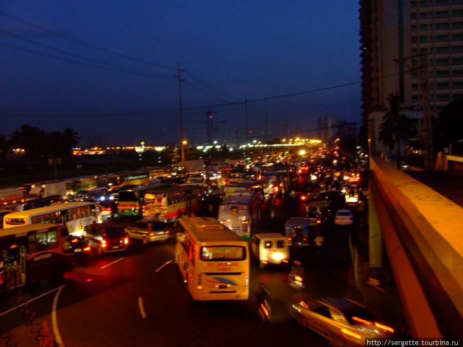 Утренние пробки на бульваре Рохас Манила, Филиппины