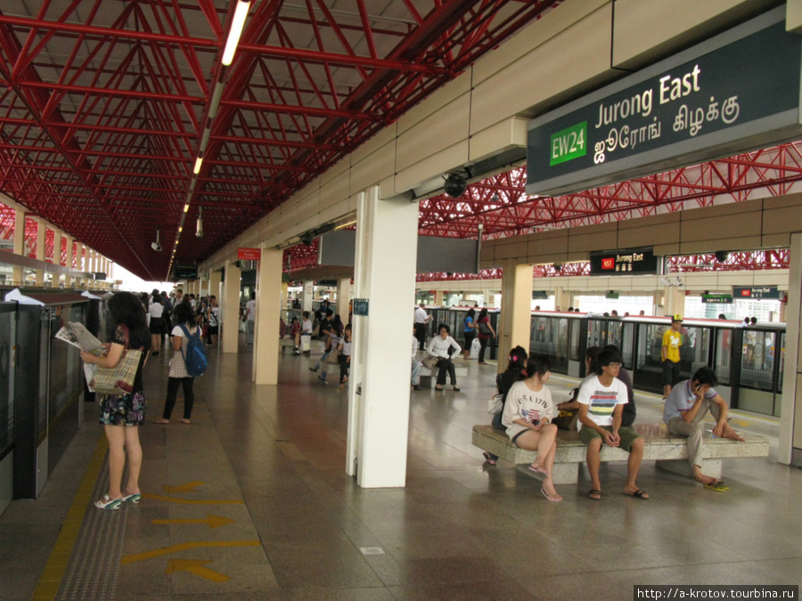 Есть и наземные, и подземные станции Сингапур (город-государство)