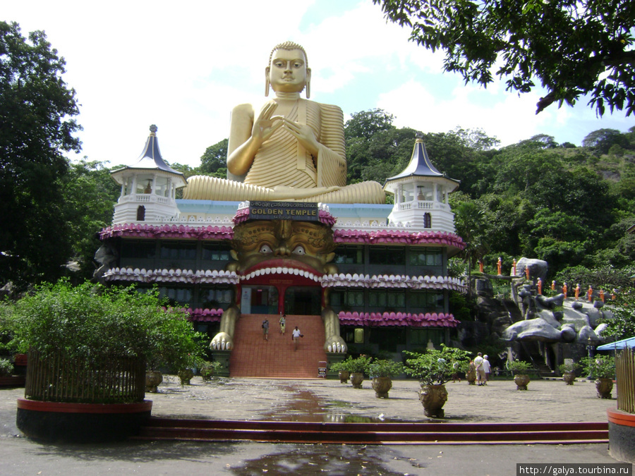 Это Будда и подножия горы Бентота, Шри-Ланка
