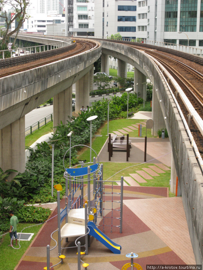 Под линиями метро — детская площадка Сингапур (город-государство)