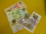ДЕНЬГИ

1 доллар Сингапура = 0,8 американского доллара =
24 рубля.
Деньги (от 2 доддаров) — пластмассовые