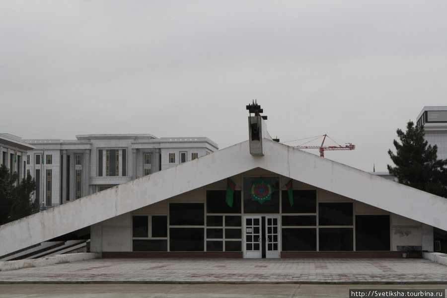 Обелиск славы - память жертвам войны Ашхабад, Туркмения