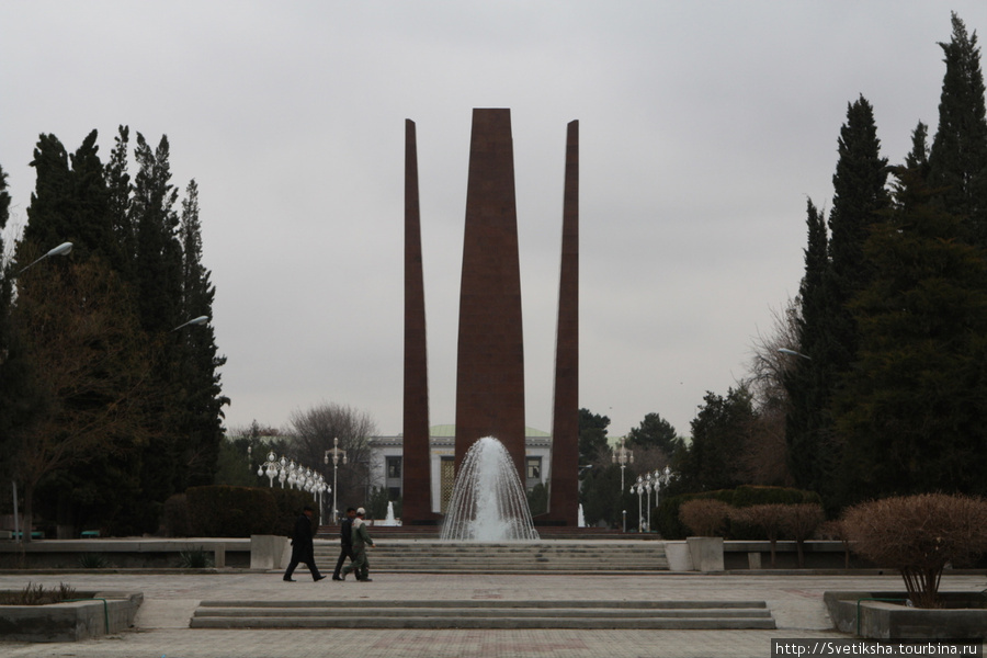 Обелиск славы - память жертвам войны Ашхабад, Туркмения