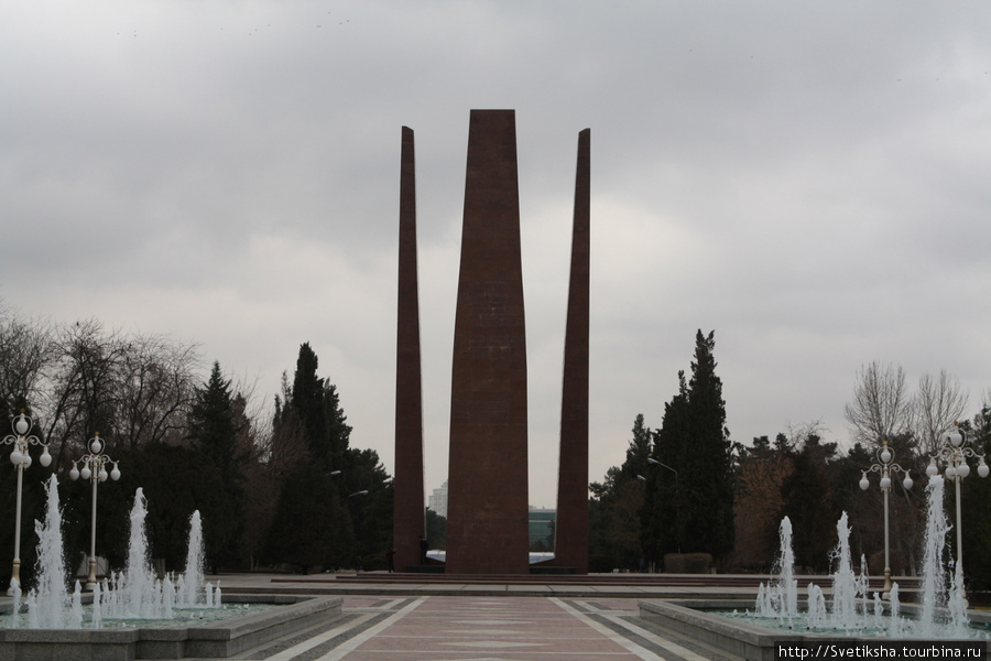 Обелиск славы - память жертвам войны Ашхабад, Туркмения