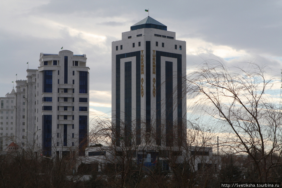 Стальные алхетинские скакуны Ашхабад, Туркмения