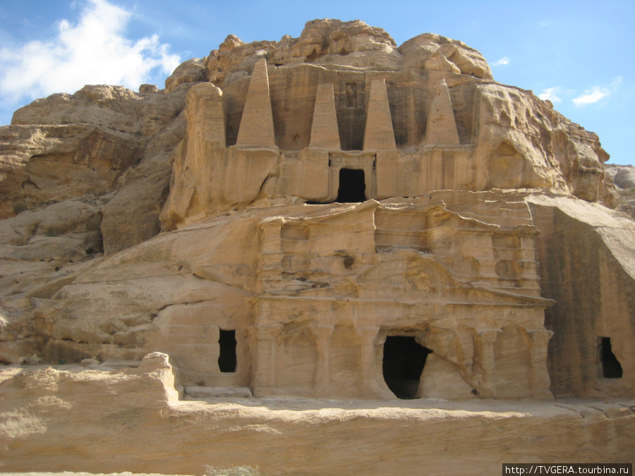 Обелисковая гробница и Бэб эс Сик Триклиниум Иордания