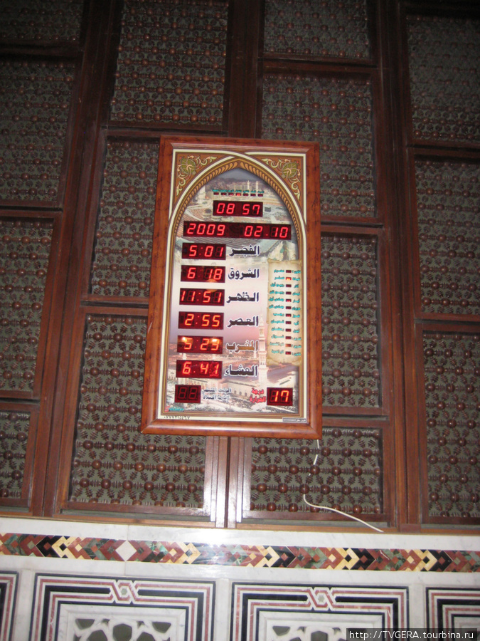 Электроника на служде мусульманской мечети Иордания