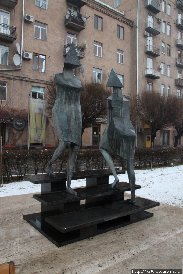 Скульптура Еревана. Другая, совсем другая. Ереван, Армения