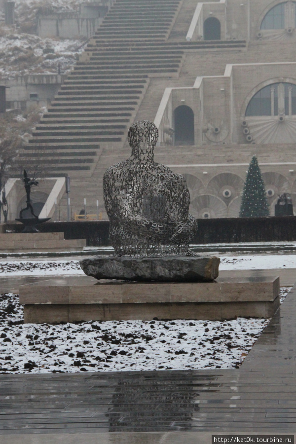 Скульптура Еревана. Другая, совсем другая.