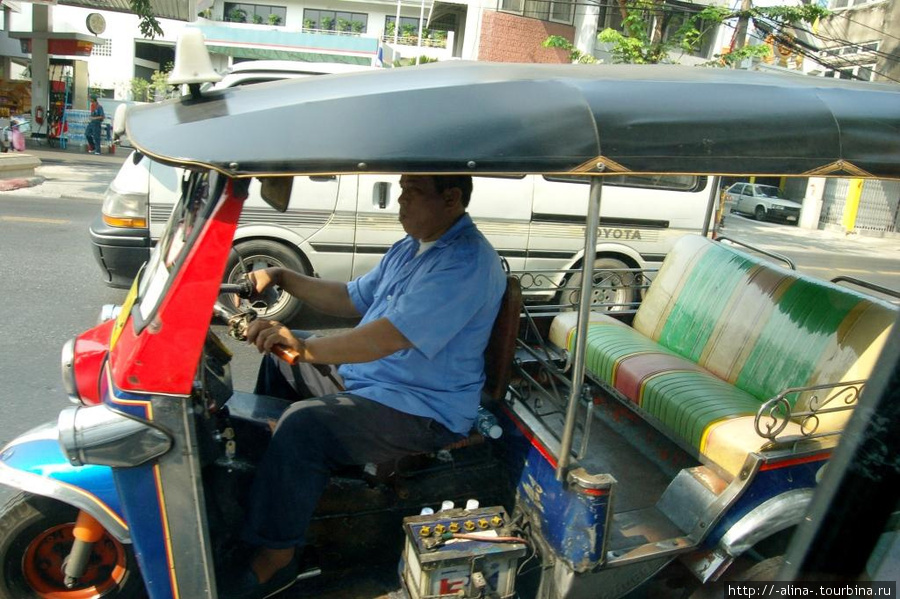 Местное колоритное такси. Называется Тук — Тук. Патонг, Таиланд
