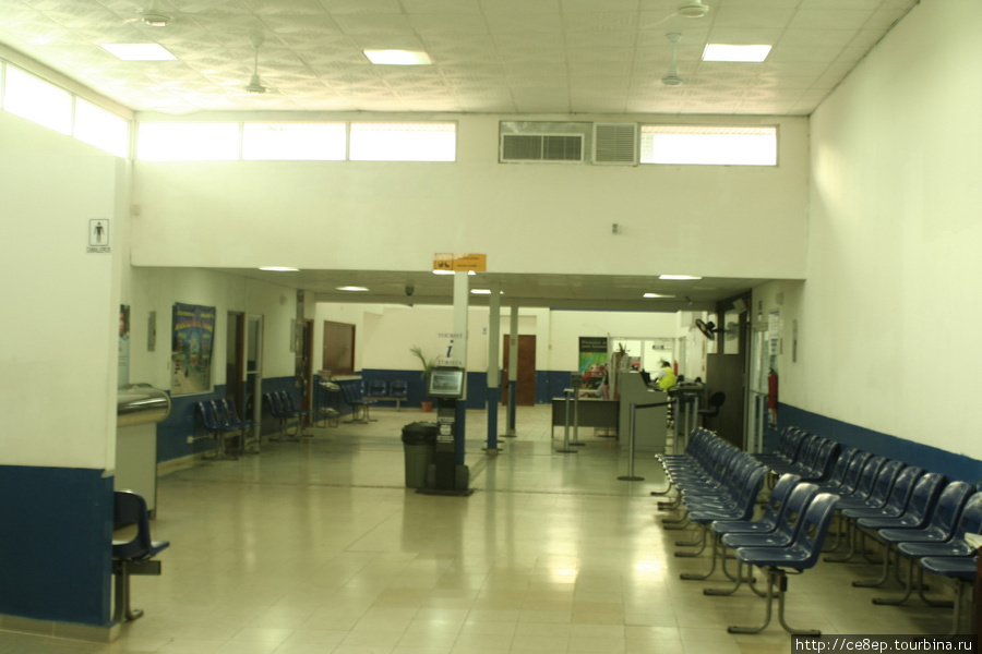 Маленький, новый аэропорт Бокас-дель-Торо, Панама