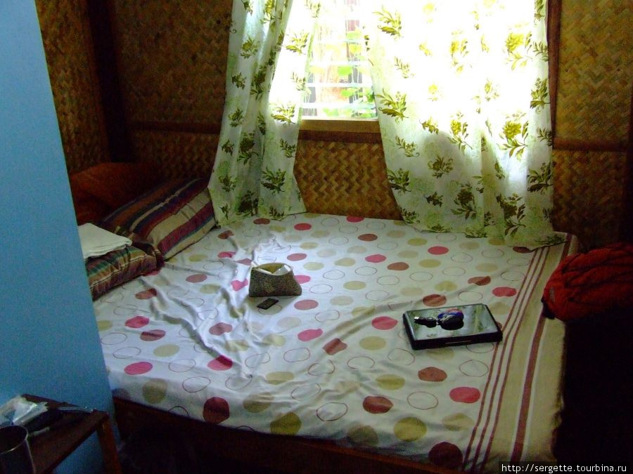 Кровать в микрономере Пуэрто-Принсеса, остров Палаван, Филиппины