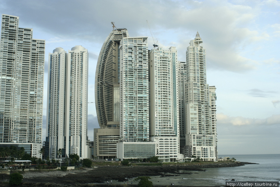 Небоскребы упираются прямо в Тихий океан Панама-Сити, Панама