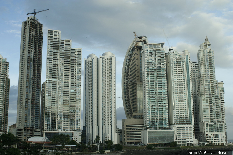 Один небоскреб подпирает другой — так и стоят Панама-Сити, Панама