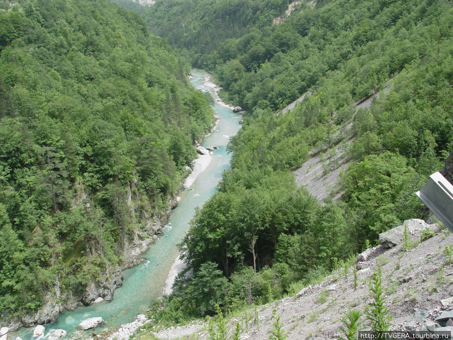 Река Тара  по ней можно спуститься . Есть экскурсия с раффингом. Черногория