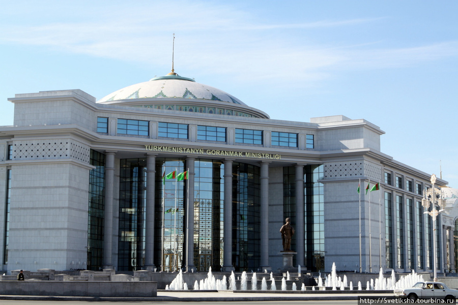 Мраморная улица в городе любви Ашхабад, Туркмения