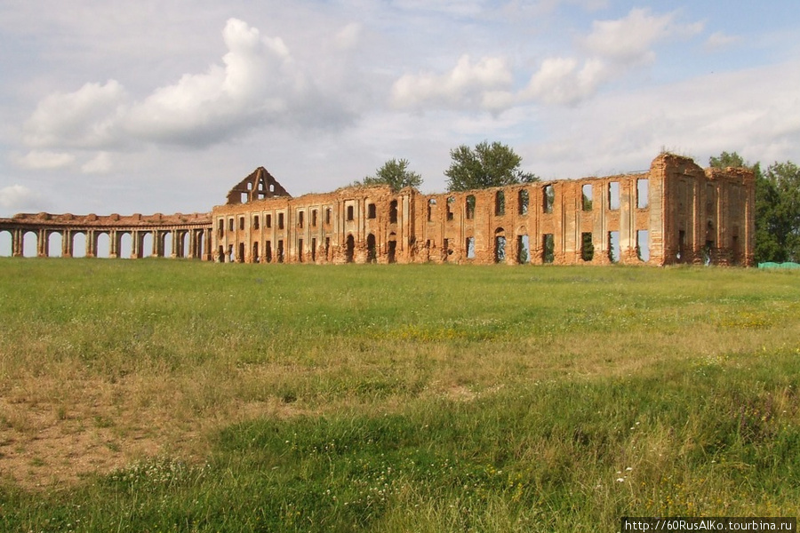 2008 Июль - Ружаны - развалины грандиозного дворца. Беларусь