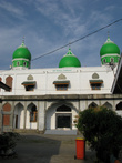 Мечетей здесь много.