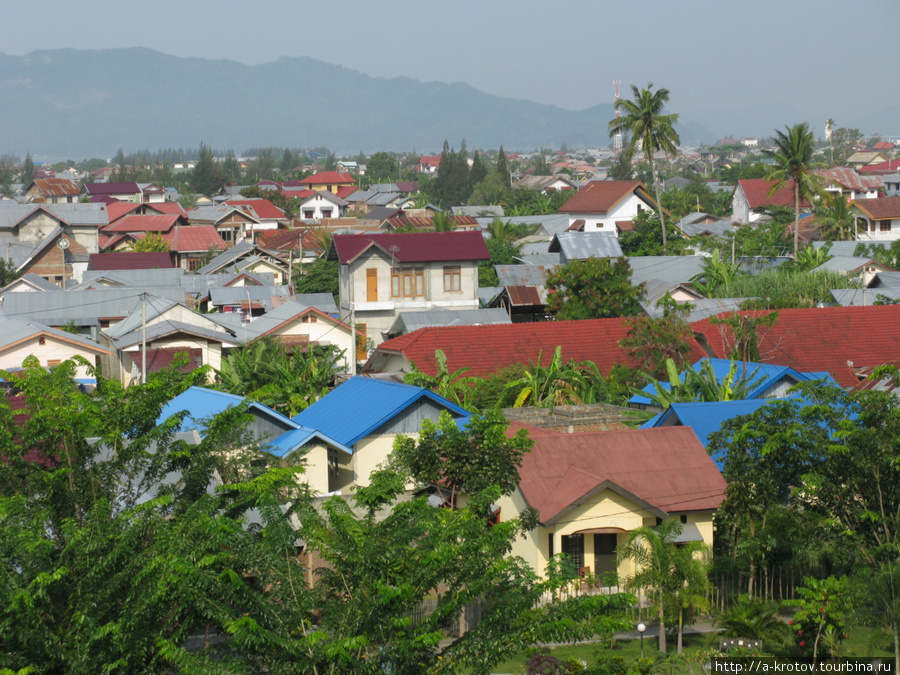 Крайний запад Индонезии - Ачех, восстановленный после цунами