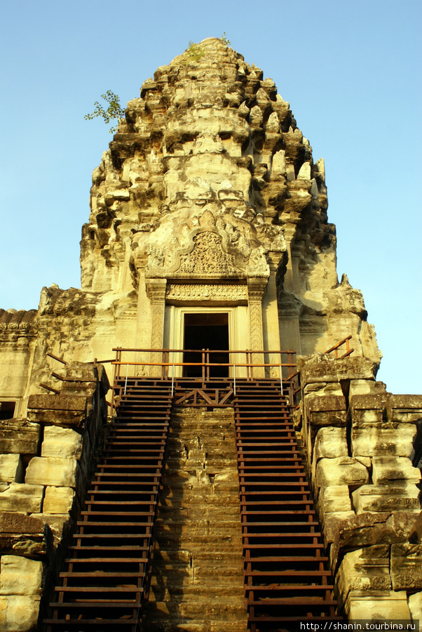 Башня в Ангкор Ват Ангкор (столица государства кхмеров), Камбоджа