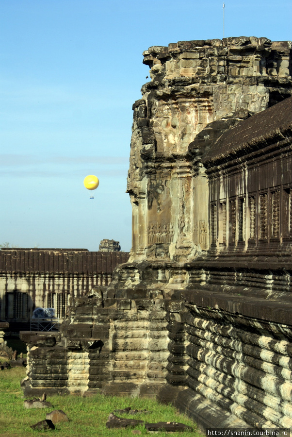 Воздушный шар и Ангкор Ват Ангкор (столица государства кхмеров), Камбоджа