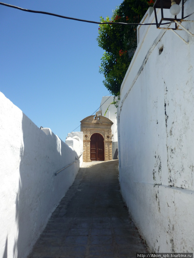 Классическая Греция — белые стены, белые домики Остров Родос, Греция