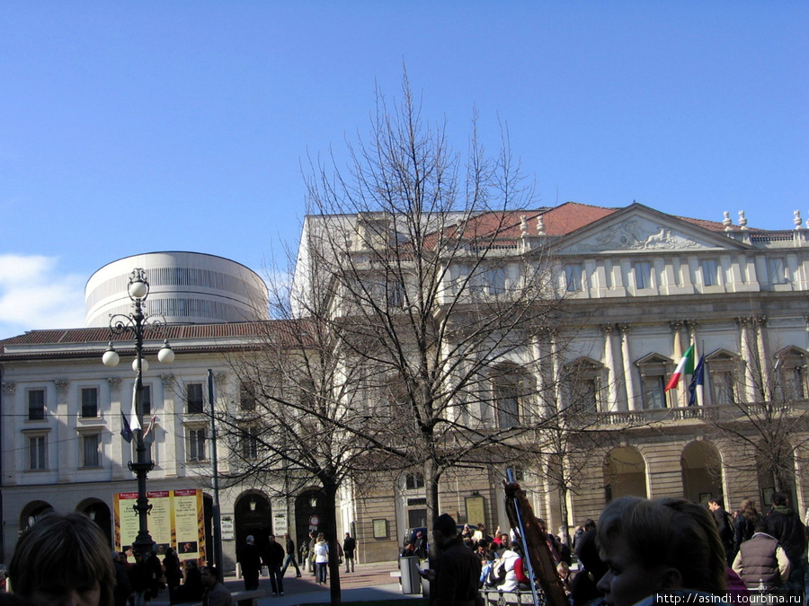 Театр Ла Скала. Этот оперный театр — самый знаменитый не только в Европе, но и в мире. Первой российской балериной в 300-летней истории театра, удостоившейся почетного титула «Etoile» («звезда»), стала в апреле 2008 года Светлана Захарова. Италия