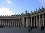 Площадь Святого Петра — одна из самых больших и самых известных площадей