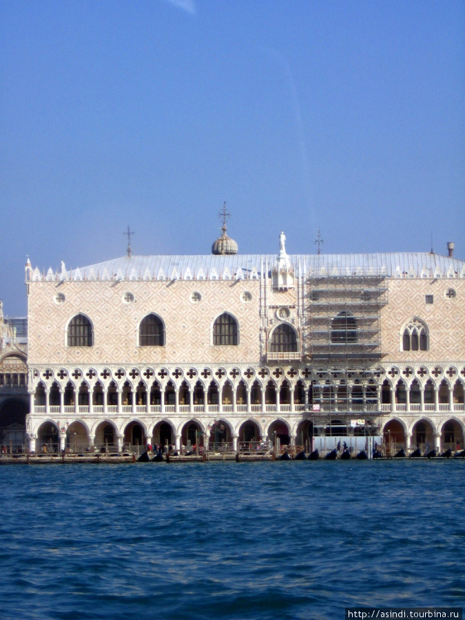 Дворец Дожей по-итальянски звучит как Палаццо Дукале Италия