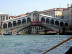 Мост Риальто  — самый древний из трех мостов, переброшенных через Большой канал, и самый известный мост Венеции.
