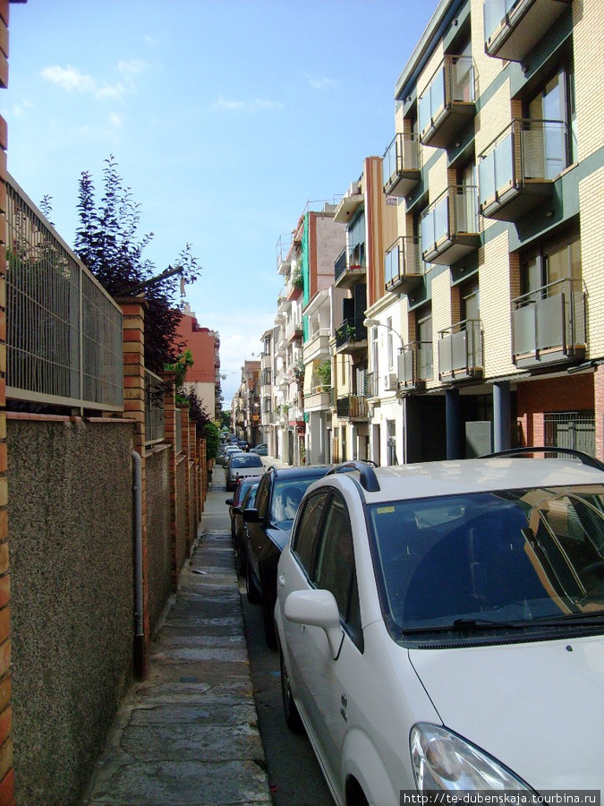На узкой улице Каллельи Калелья, Испания