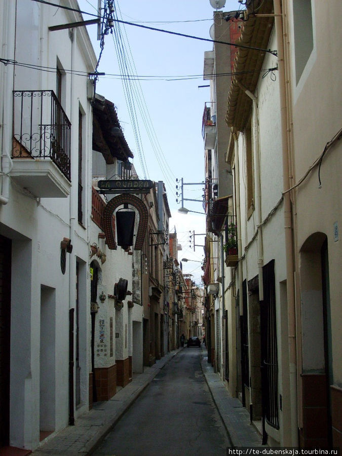 Дорога с односторонним движением. Калелья, Испания