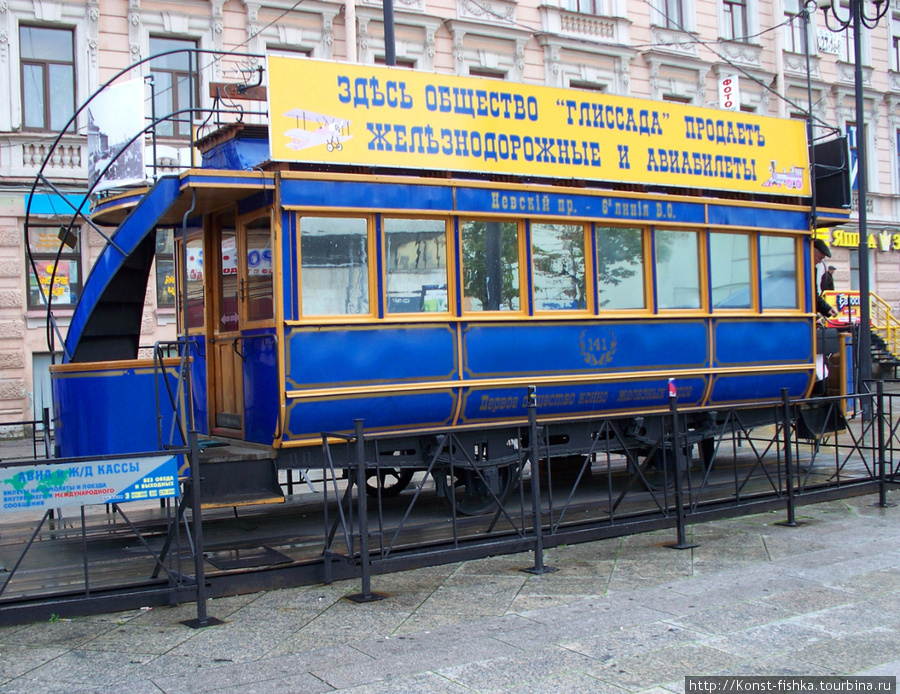 Памятник питерской конке Санкт-Петербург, Россия