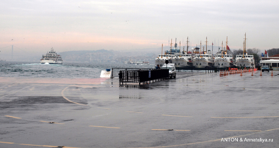 Пристань у бухты Золотой Рог Стамбул, Турция