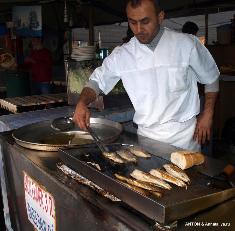 Жаровня на рыбном рынке Стамбул, Турция