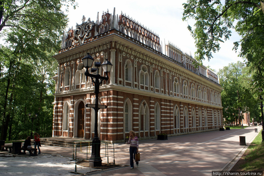 Оперный дом (1776-1778) – «средний» из дворцов Екатерины II. Москва, Россия