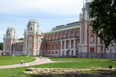 Большой Царицынский дворец построен Матвеем Казаковым в 1786—1796 годах для подмосковной резиденции Екатерины II.