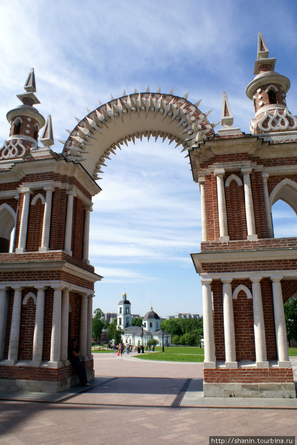 Галерея с аркой. (Арка с шипами). 1782-1785 гг. Архитектор В.И. Баженов. Москва, Россия