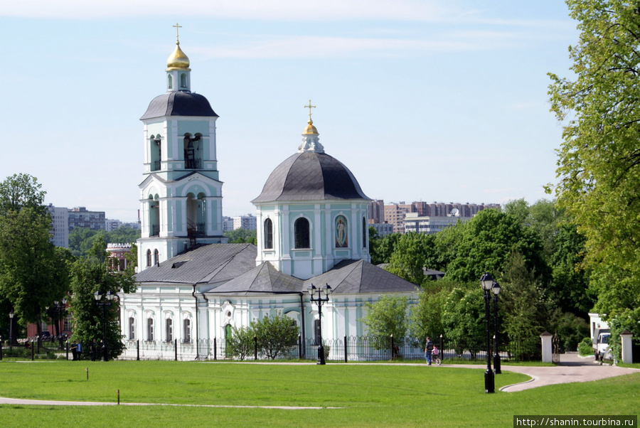 Храм образу «Богоматери Живоносный Источник» построен в 1759-1765 гг. Москва, Россия