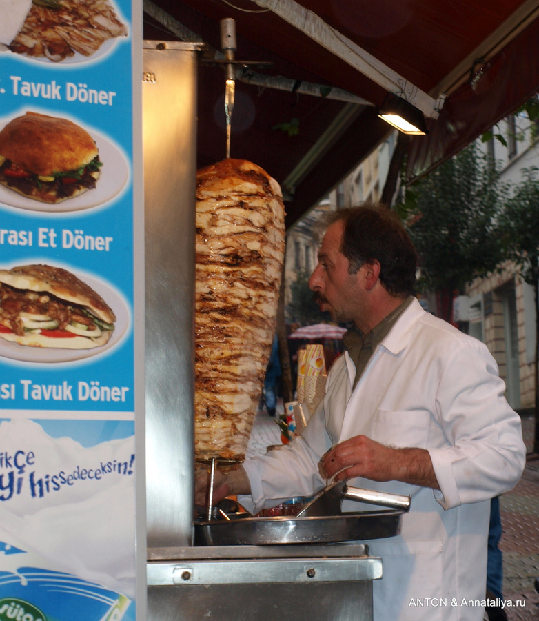 Дёнерная — готовят шаурму Стамбул, Турция
