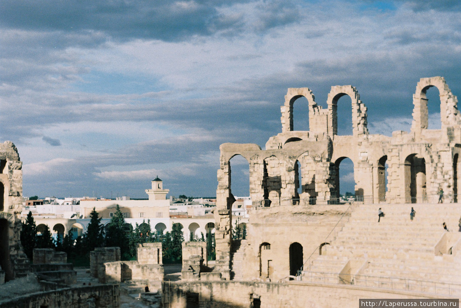 Золотой амфитеатр Тунис