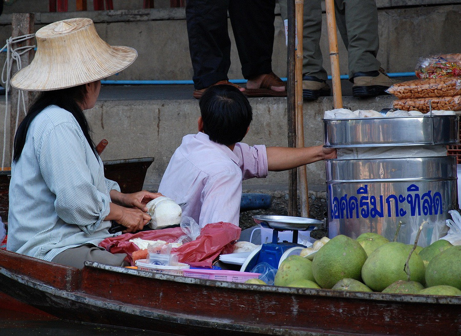 Кинематографичный плавучий рынок Damnoen Saduak Дамноен Садуак (плавучий рынок), Таиланд