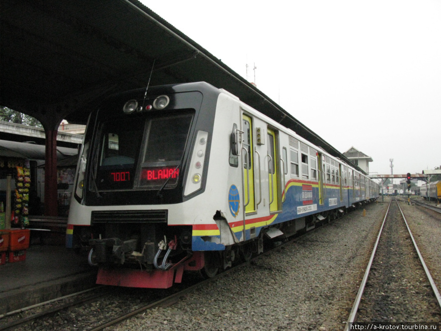 Меданская железная дорога Медан, Индонезия