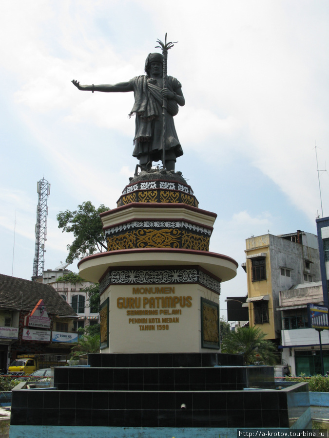 Статуя гуру Медан, Индонезия