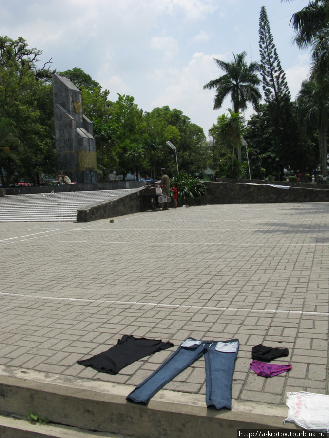 Монумент Свободы на главной площади Свободы Медан, Индонезия