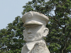 Статуя ушастого генерала