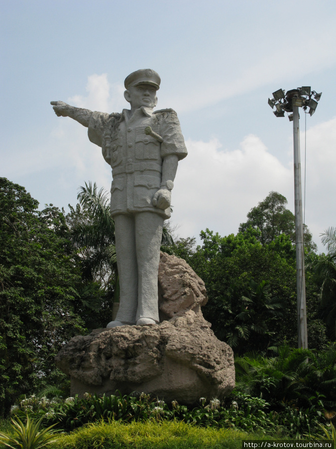 Статуя ушастого генерала Медан, Индонезия