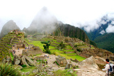 Окутанный туманом Мачу-Пикчу не менее прекрасен